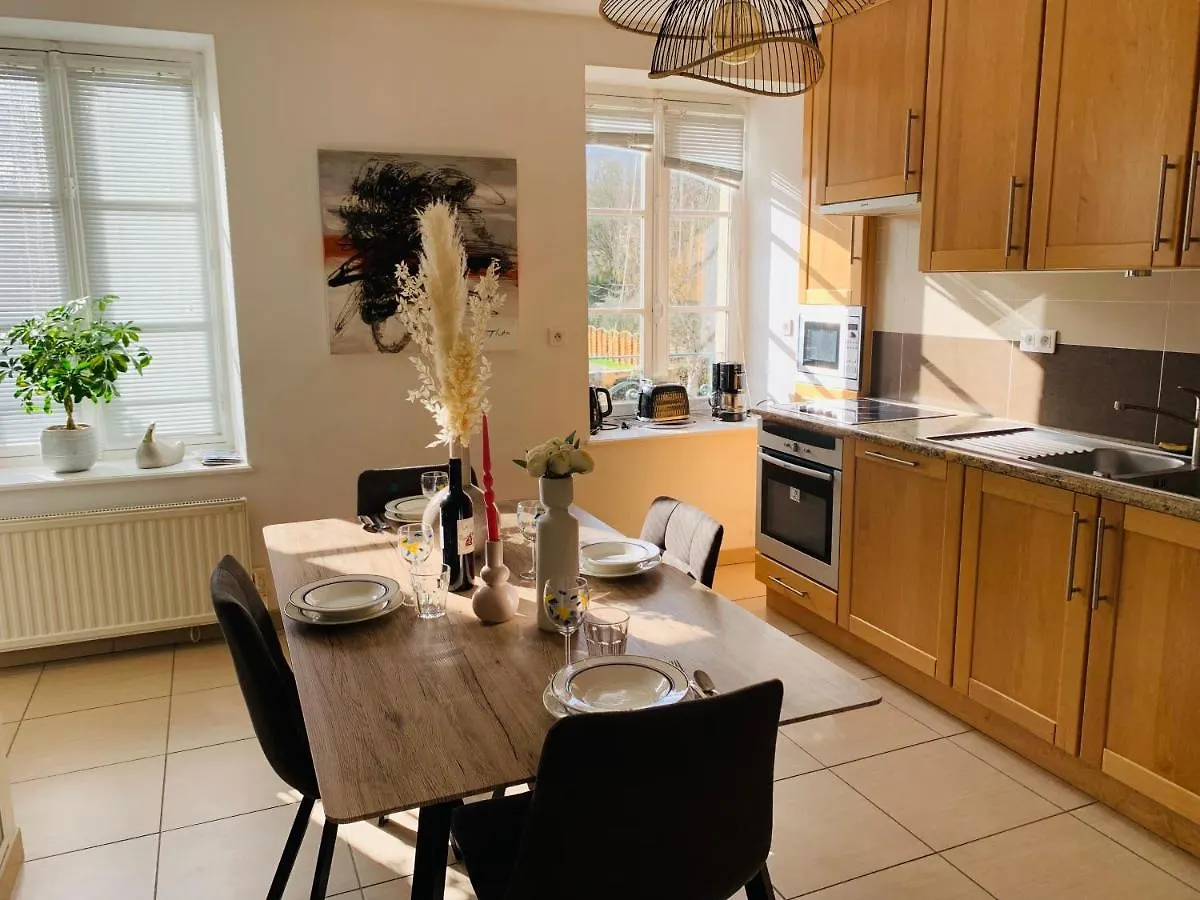 Appartement avec véranda centre ville Jugon-les-Lacs